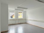 Großzügige Büroeinheit mit Parkmöglichkeiten und Halle mit Rolltor - Büro und Garage, Immobilien-Kurz-Salzburg